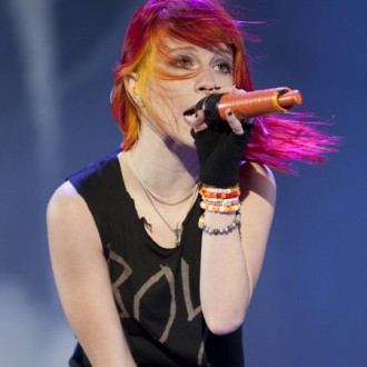 paramore-singer-moved-by-guitarists-devotion