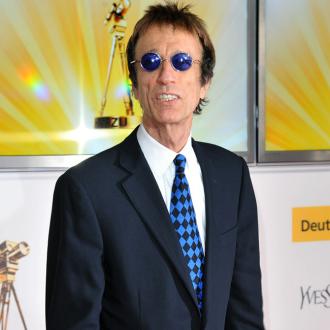 robin-gibb-returns-to-the-stage-2