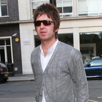 standing-room-only-at-noel-gallagher-shows-3