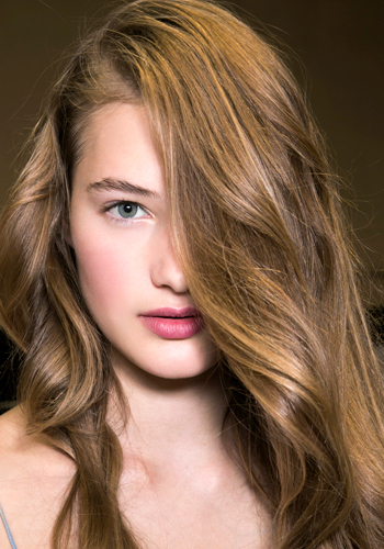 Shiny hair: 5 ways to overcome dull winter locks | Elle Canada