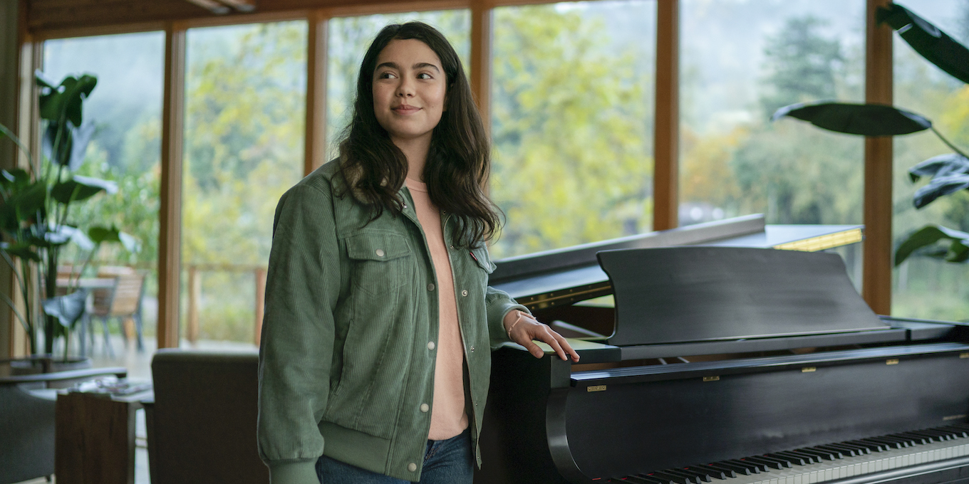 all-together-now-aulii-cravalho-as-amber-cr-allyson-riggs-netflix-2020