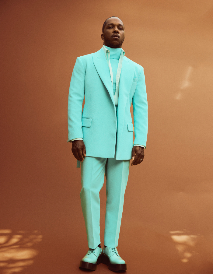 Leslie Odom, Jr. in a matching turquoise suit from Valentino.