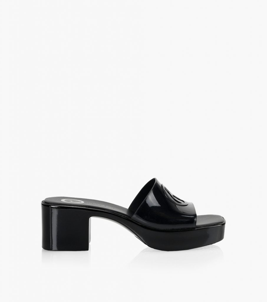 8 Square-Toe Sandals to Stock up on